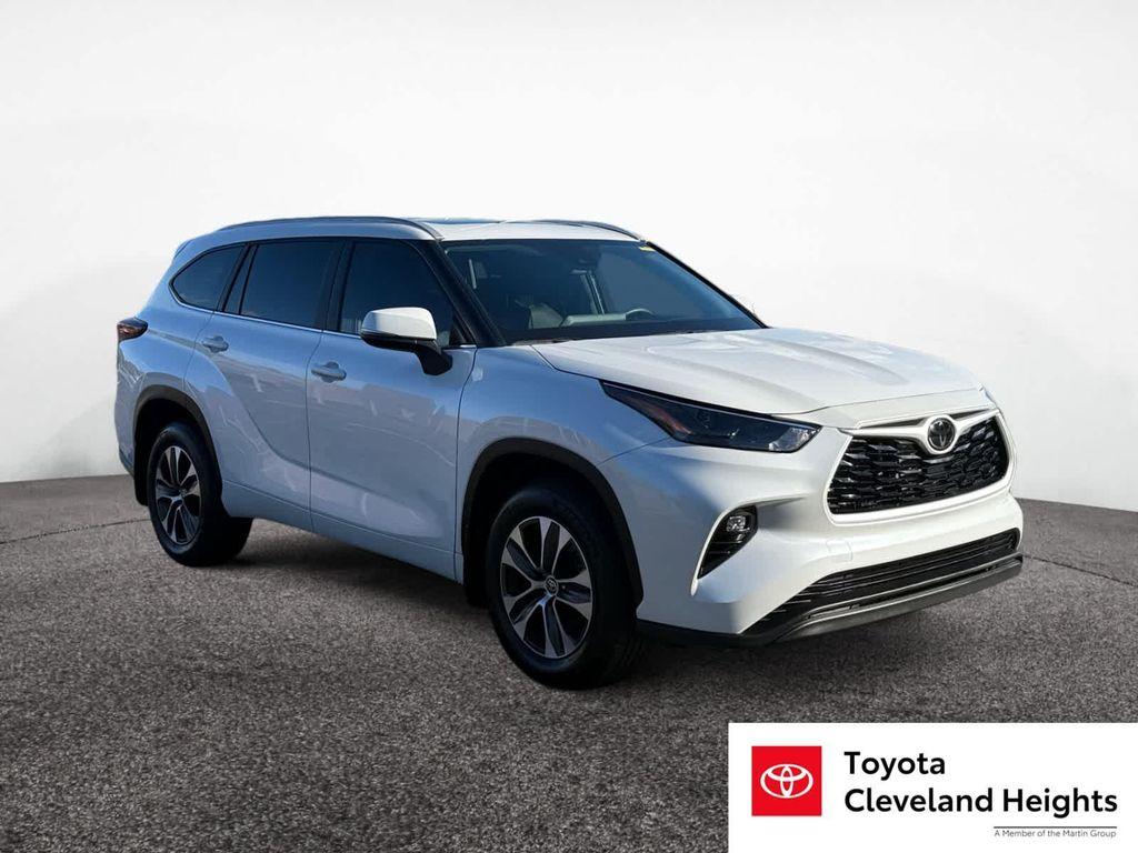 used 2025 Toyota Highlander car, priced at $44,999