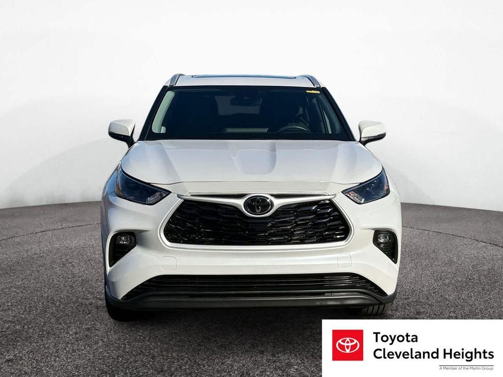 used 2025 Toyota Highlander car, priced at $44,999