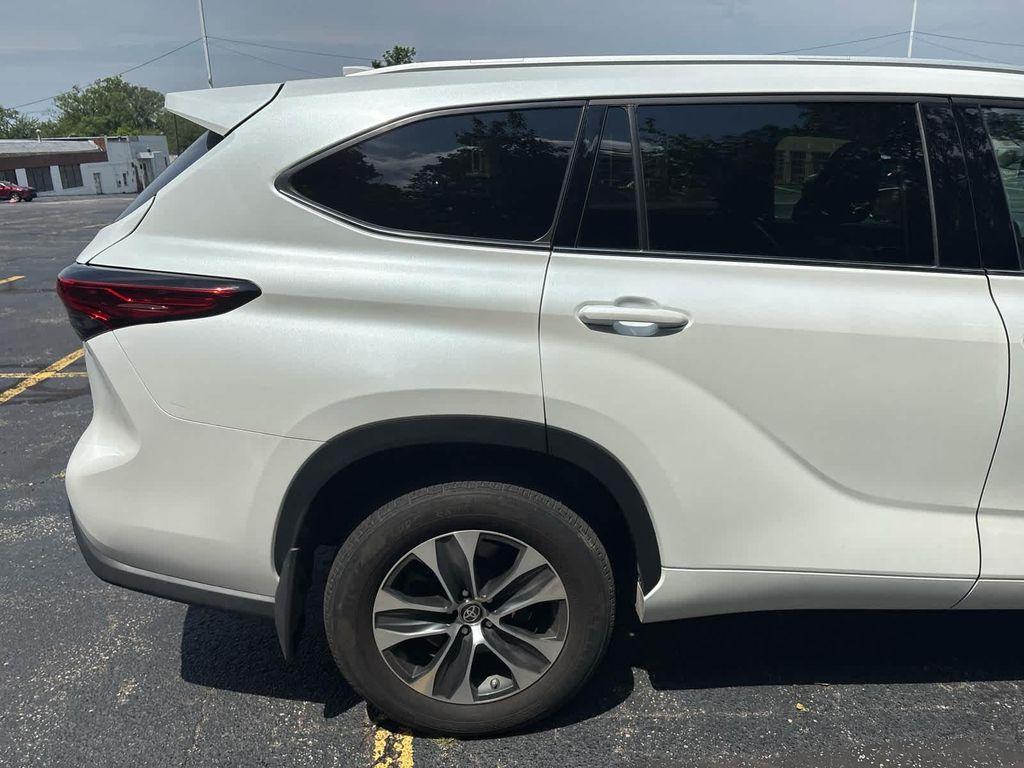 used 2022 Toyota Highlander car, priced at $38,999
