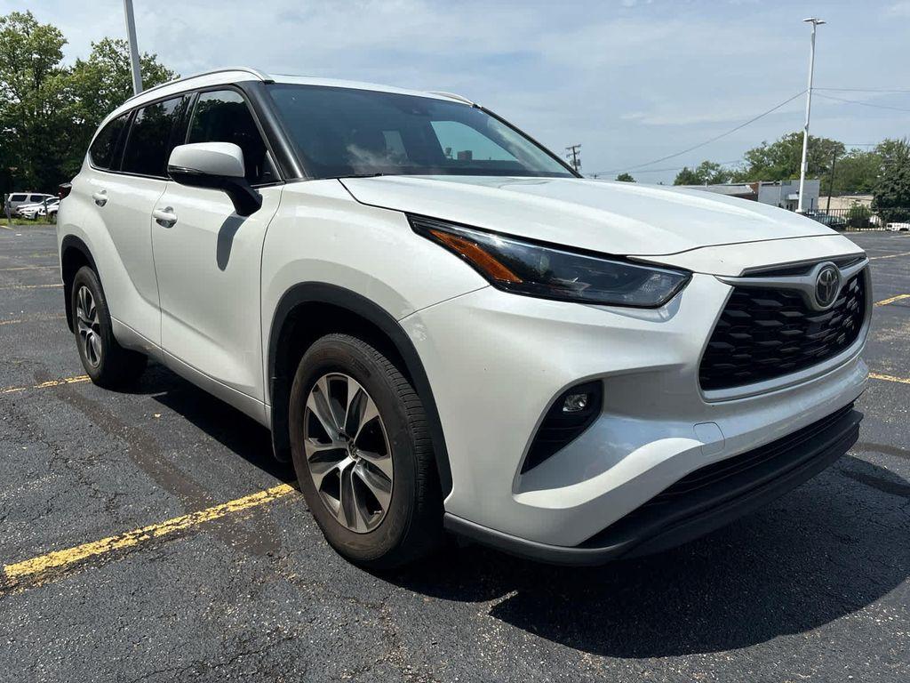 used 2022 Toyota Highlander car, priced at $38,999