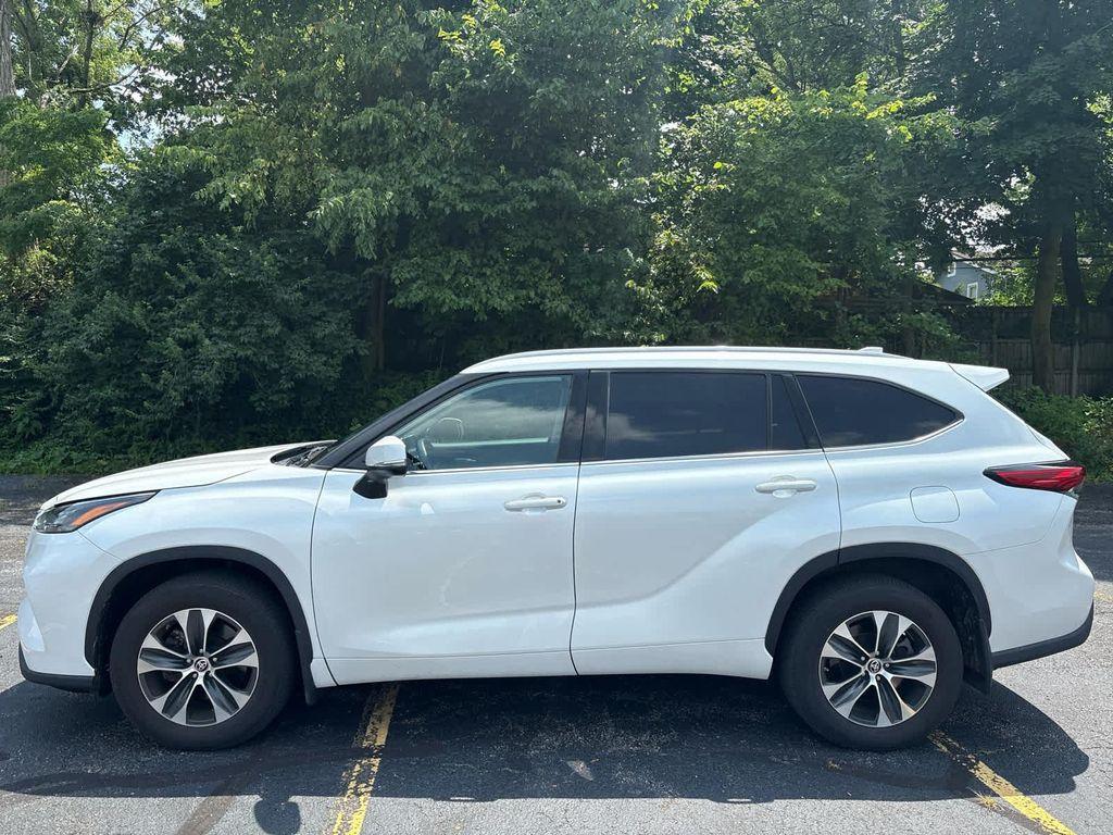 used 2022 Toyota Highlander car, priced at $38,999