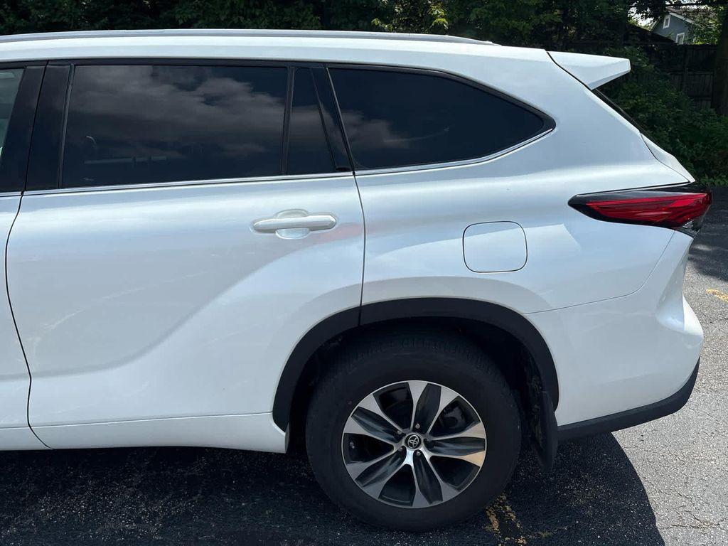 used 2022 Toyota Highlander car, priced at $38,999