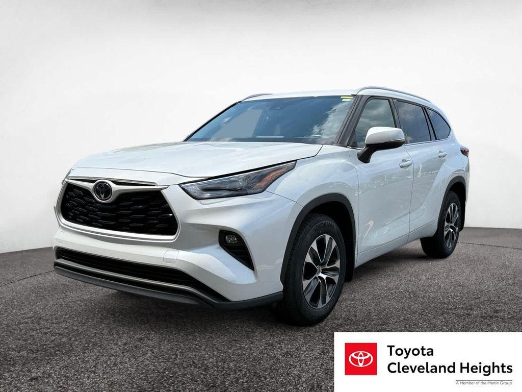used 2022 Toyota Highlander car, priced at $32,899