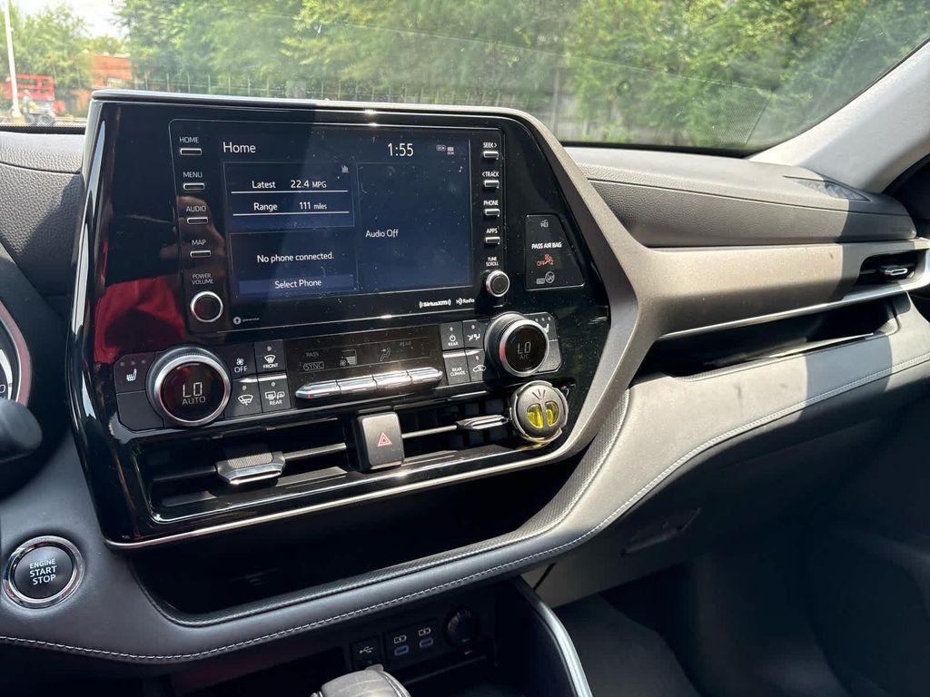 used 2022 Toyota Highlander car, priced at $38,999