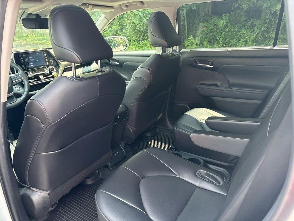 used 2022 Toyota Highlander car, priced at $38,999