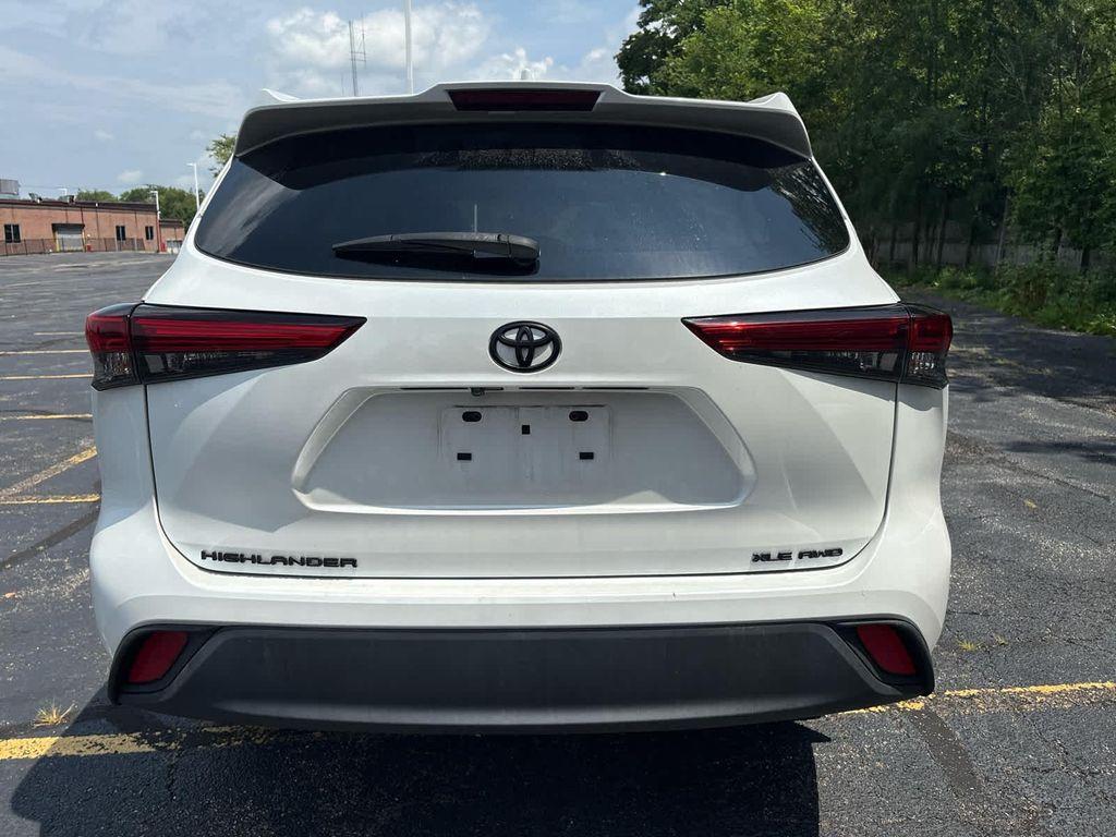 used 2022 Toyota Highlander car, priced at $38,999