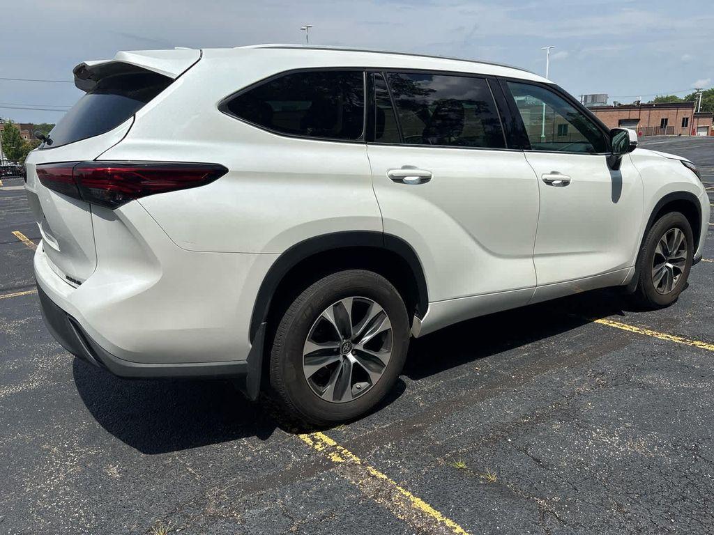 used 2022 Toyota Highlander car, priced at $38,999