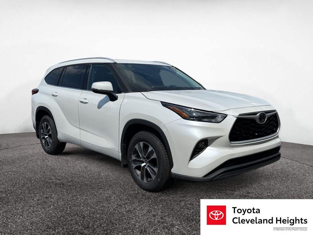 used 2022 Toyota Highlander car, priced at $32,899
