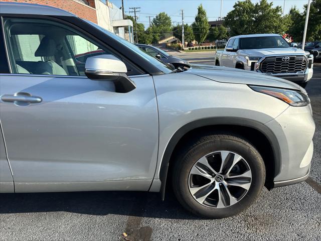 used 2021 Toyota Highlander car, priced at $35,599