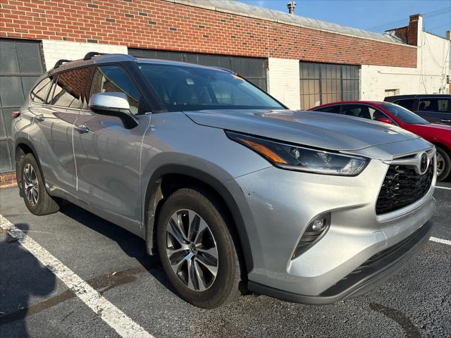 used 2021 Toyota Highlander car, priced at $35,599