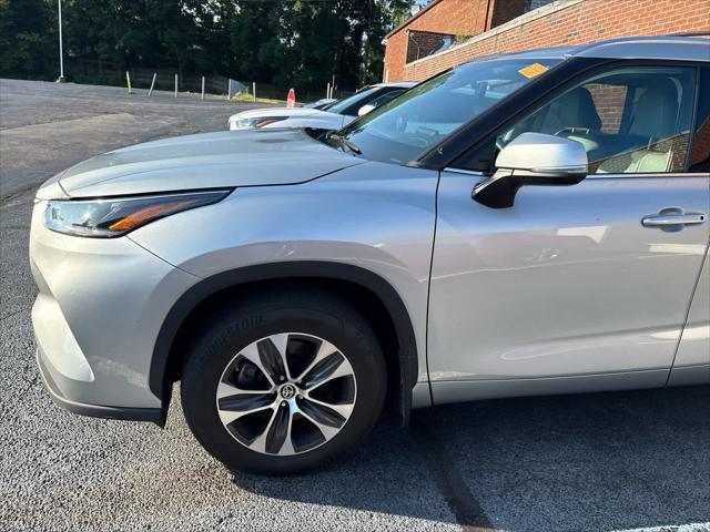 used 2021 Toyota Highlander car, priced at $35,599