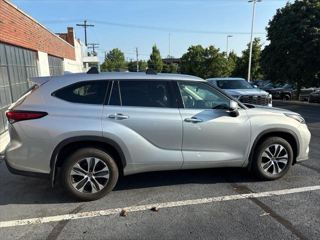 used 2021 Toyota Highlander car, priced at $35,599
