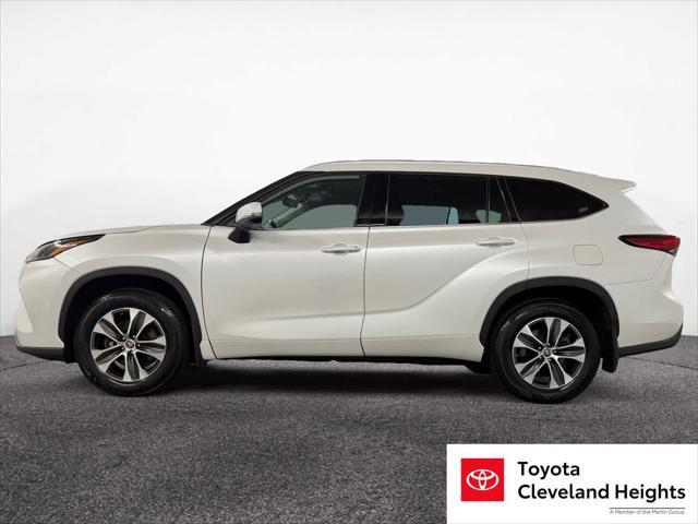 used 2022 Toyota Highlander car, priced at $33,499