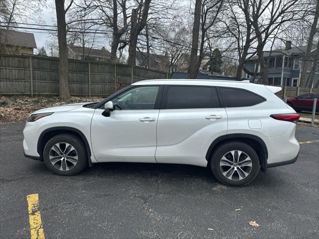 used 2022 Toyota Highlander car, priced at $32,789