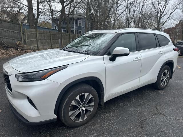 used 2022 Toyota Highlander car, priced at $32,999