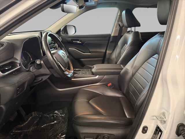 used 2022 Toyota Highlander car, priced at $33,499