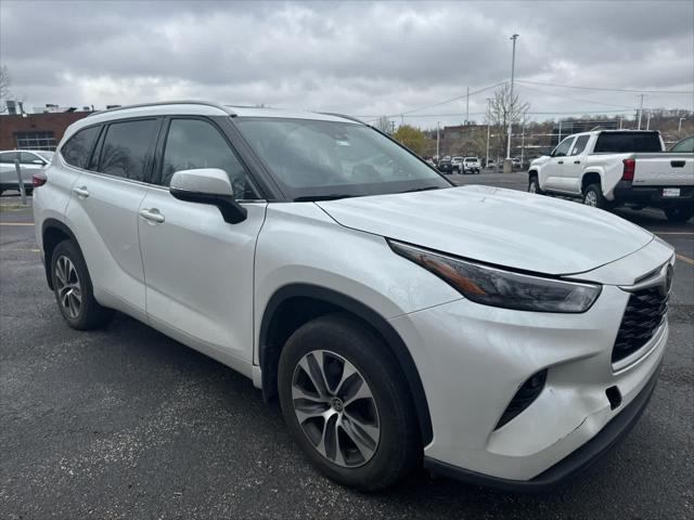 used 2022 Toyota Highlander car, priced at $32,789