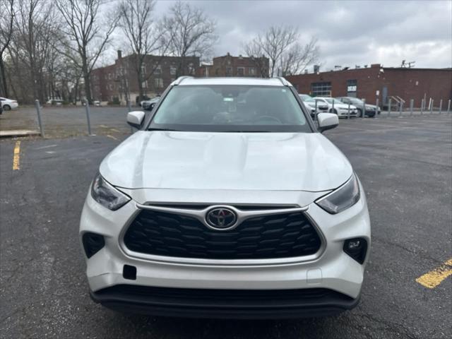 used 2022 Toyota Highlander car, priced at $32,789
