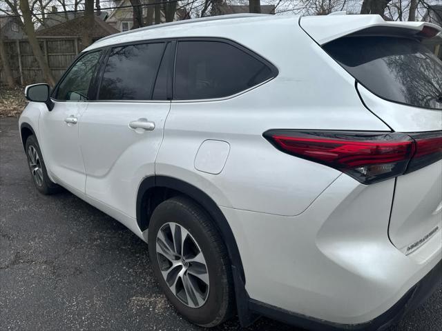used 2022 Toyota Highlander car, priced at $32,789