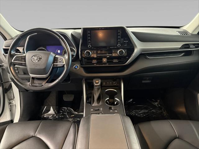 used 2022 Toyota Highlander car, priced at $33,499