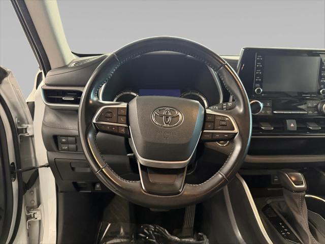 used 2022 Toyota Highlander car, priced at $33,499