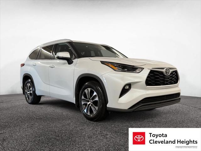 used 2022 Toyota Highlander car, priced at $33,499
