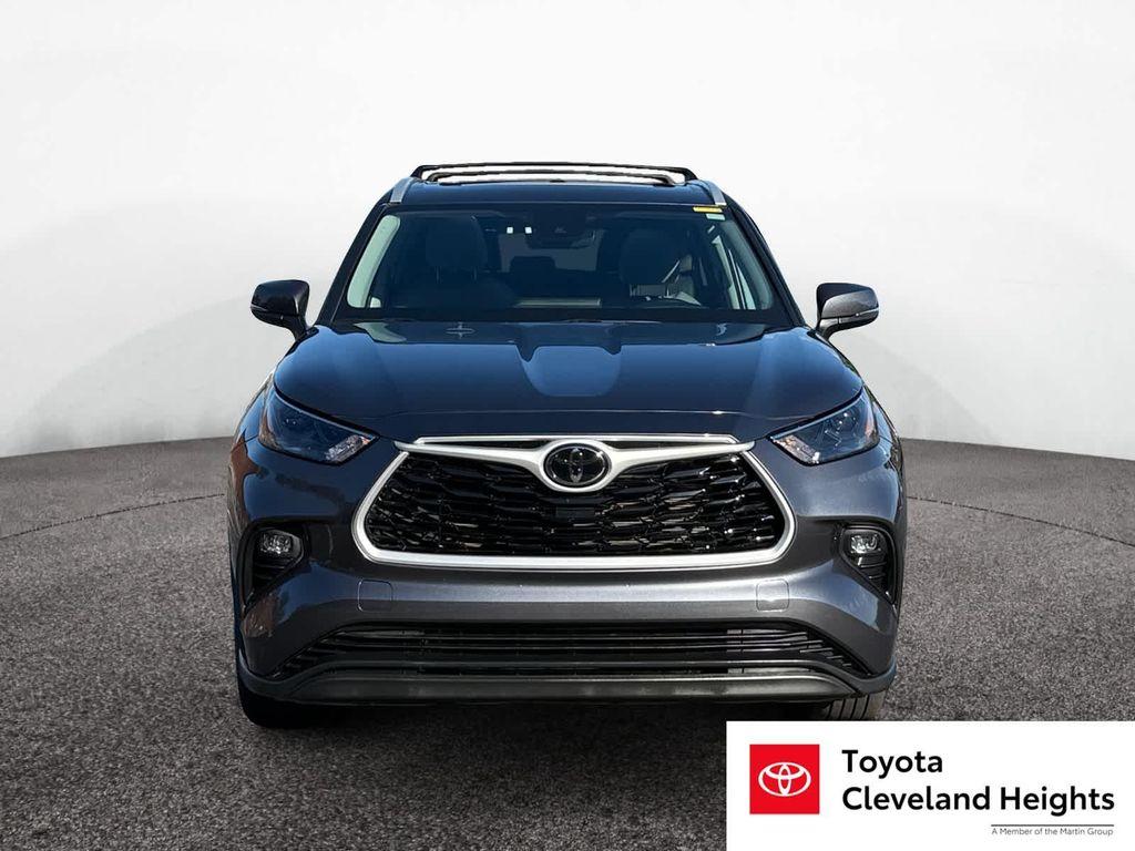 used 2023 Toyota Highlander car, priced at $38,999