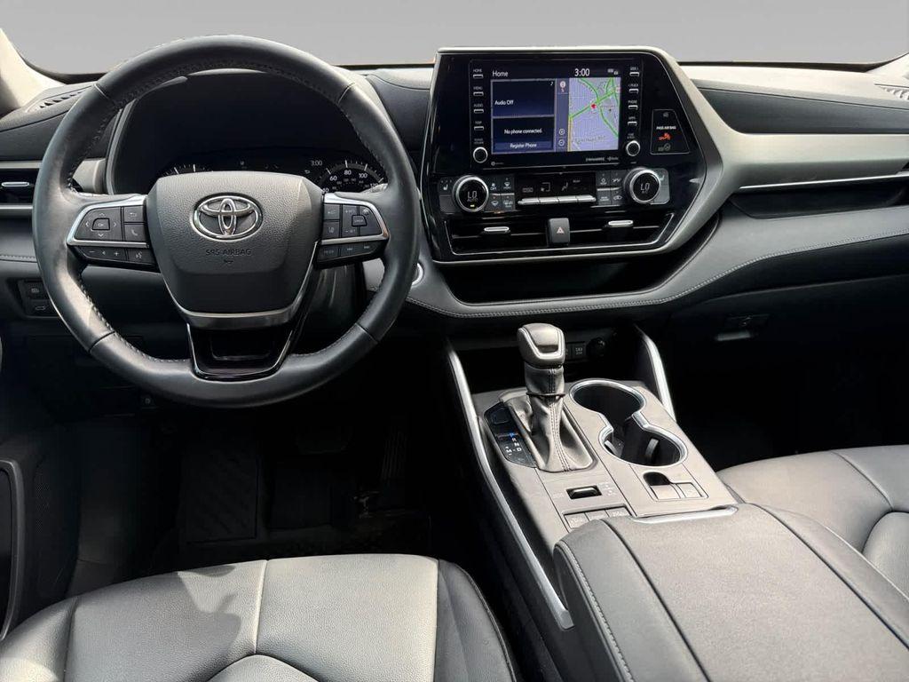 used 2021 Toyota Highlander car, priced at $27,899