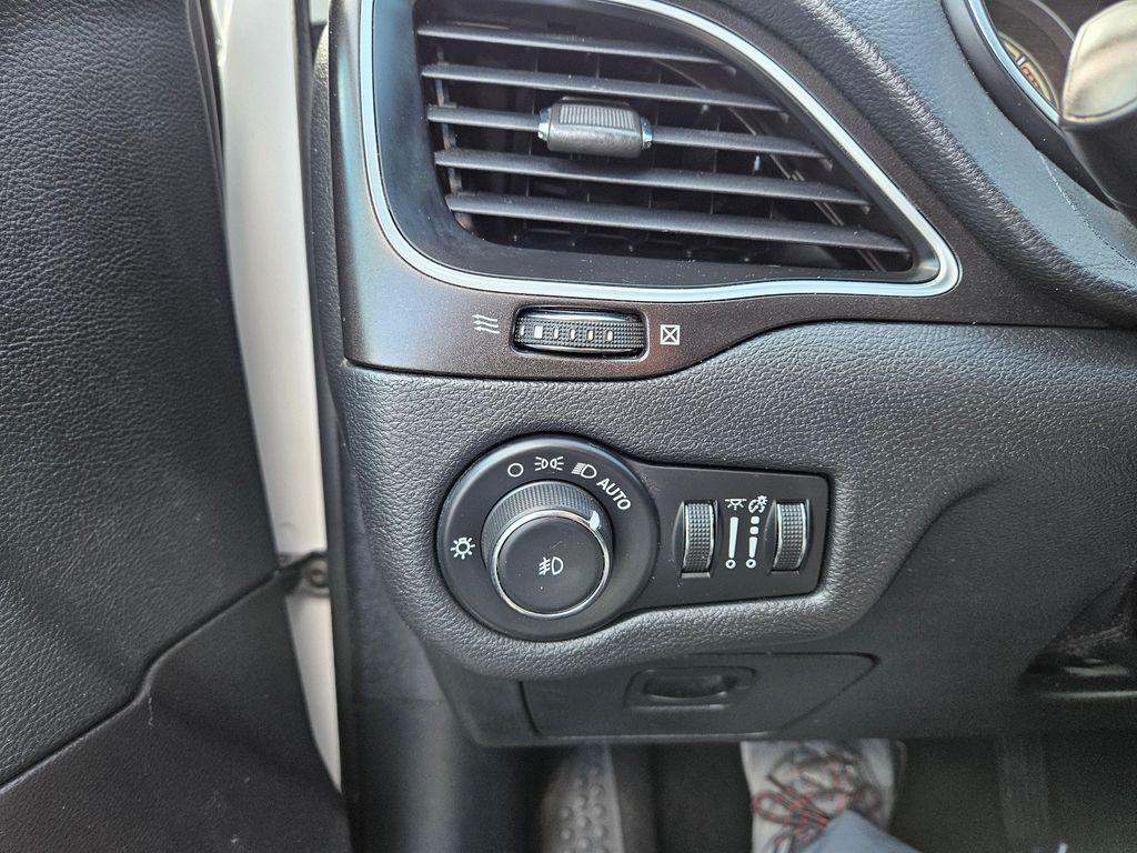 used 2020 Jeep Cherokee car, priced at $12,499