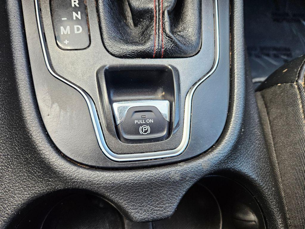 used 2020 Jeep Cherokee car, priced at $12,499