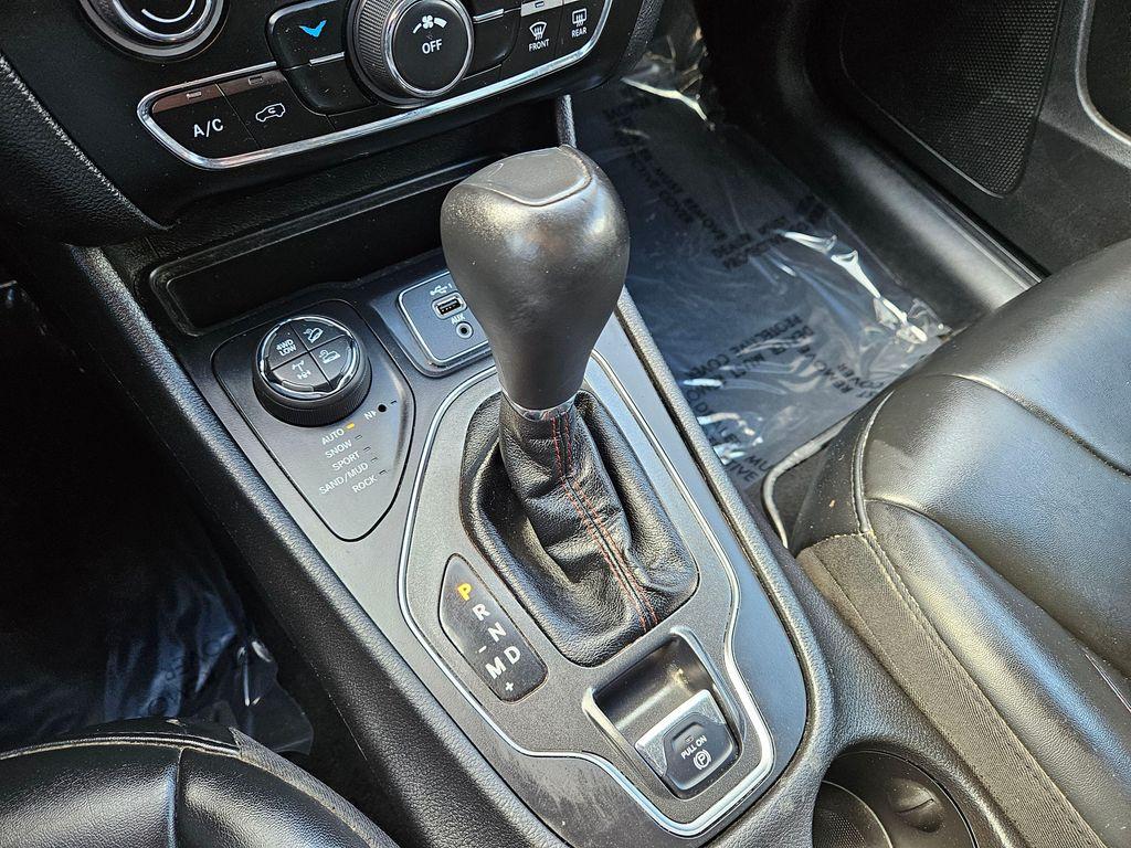 used 2020 Jeep Cherokee car, priced at $12,499