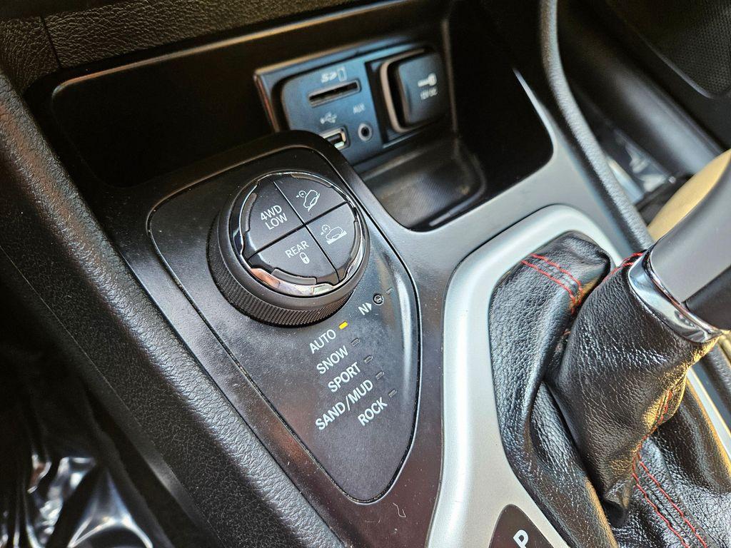 used 2016 Jeep Cherokee car, priced at $13,999