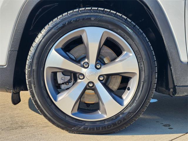 used 2020 Jeep Cherokee car, priced at $15,500