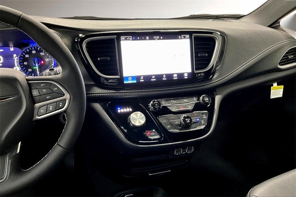 new 2025 Chrysler Pacifica car, priced at $39,400