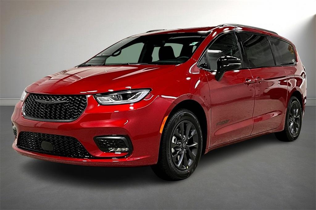 new 2025 Chrysler Pacifica car, priced at $44,172