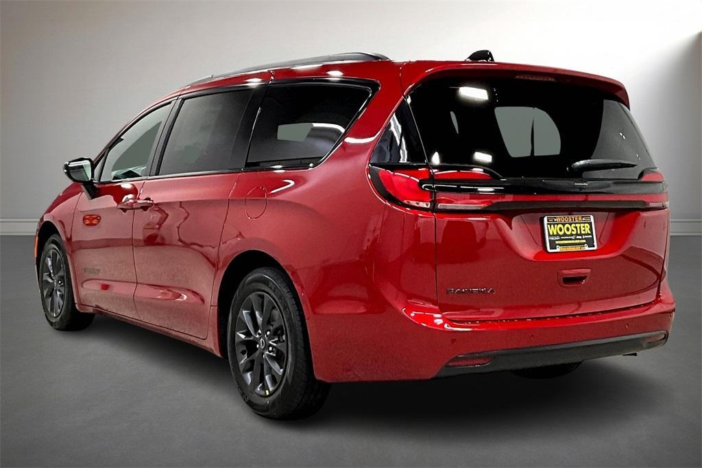 new 2025 Chrysler Pacifica car, priced at $44,172