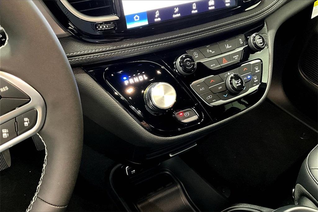 new 2025 Chrysler Pacifica car, priced at $44,172