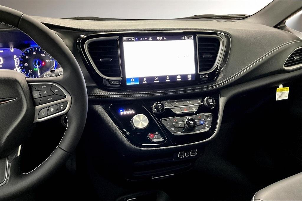 new 2025 Chrysler Pacifica car, priced at $44,172