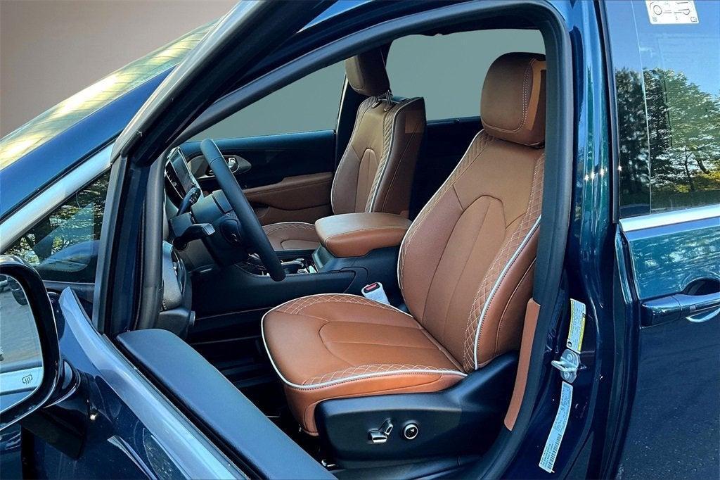 new 2025 Chrysler Pacifica car, priced at $56,899