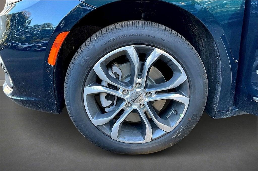 new 2025 Chrysler Pacifica car, priced at $56,899