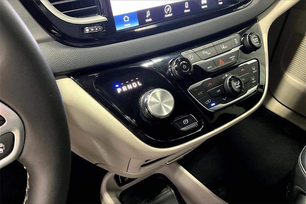 used 2023 Chrysler Pacifica car, priced at $24,500