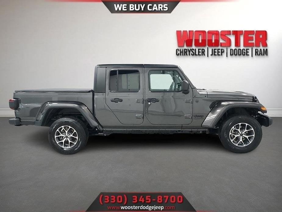 new 2024 Jeep Gladiator car, priced at $45,387