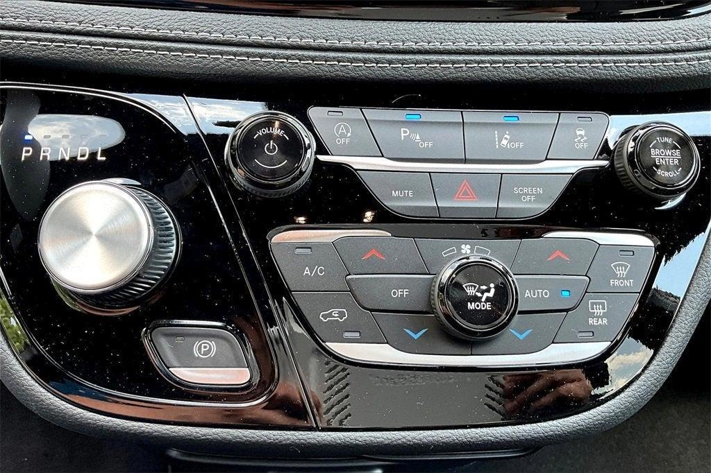 new 2025 Chrysler Pacifica car, priced at $40,299