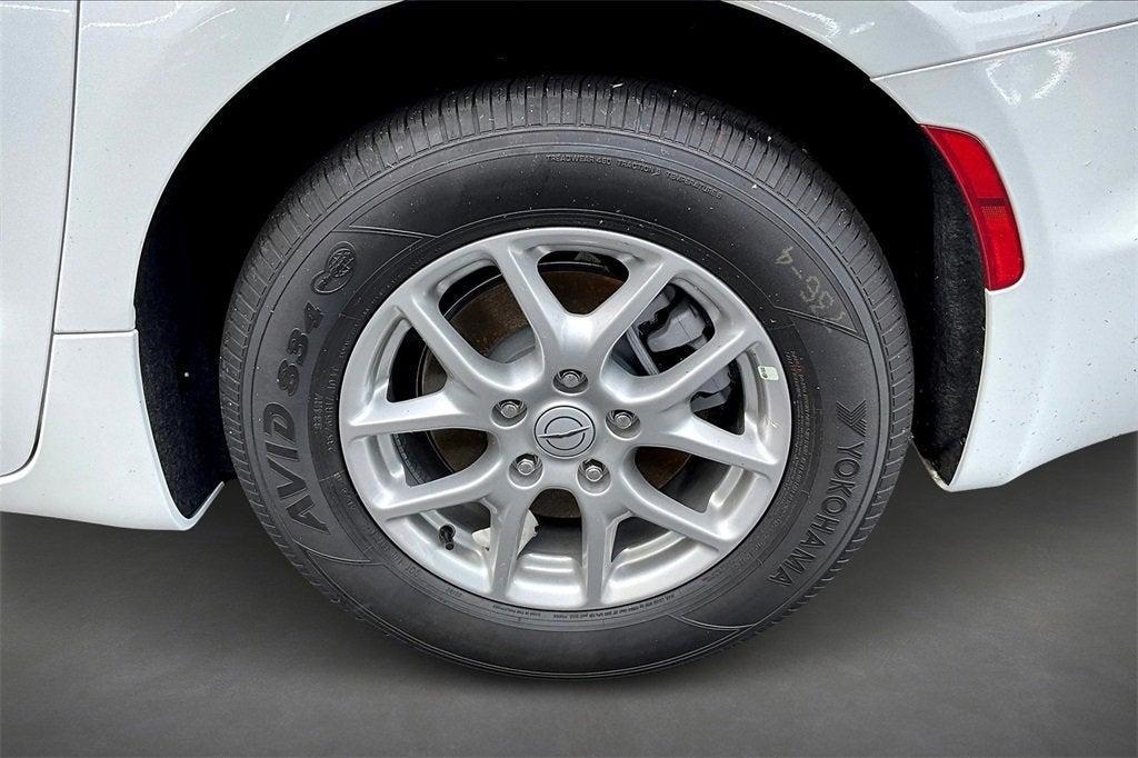 new 2025 Chrysler Pacifica car, priced at $40,299