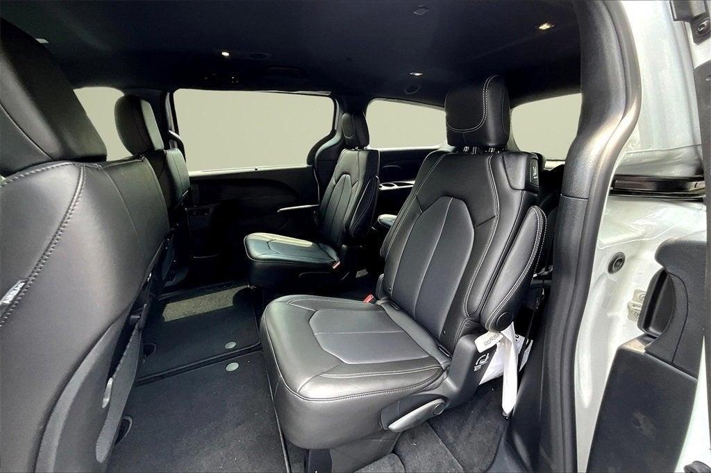 new 2025 Chrysler Pacifica car, priced at $40,299