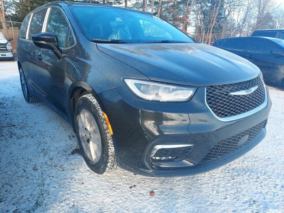 new 2025 Chrysler Pacifica car, priced at $42,600