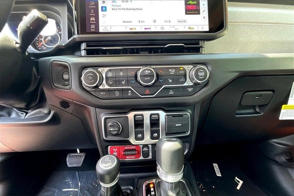 new 2025 Jeep Wrangler car, priced at $43,182