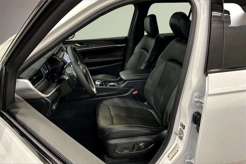 new 2025 Jeep Grand Cherokee car, priced at $46,650