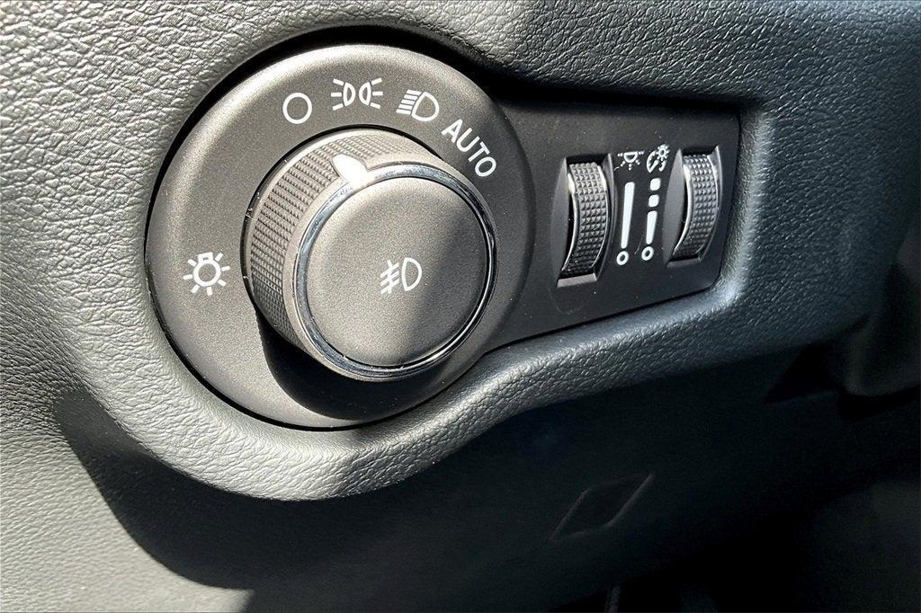 new 2025 Chrysler Pacifica car, priced at $45,753