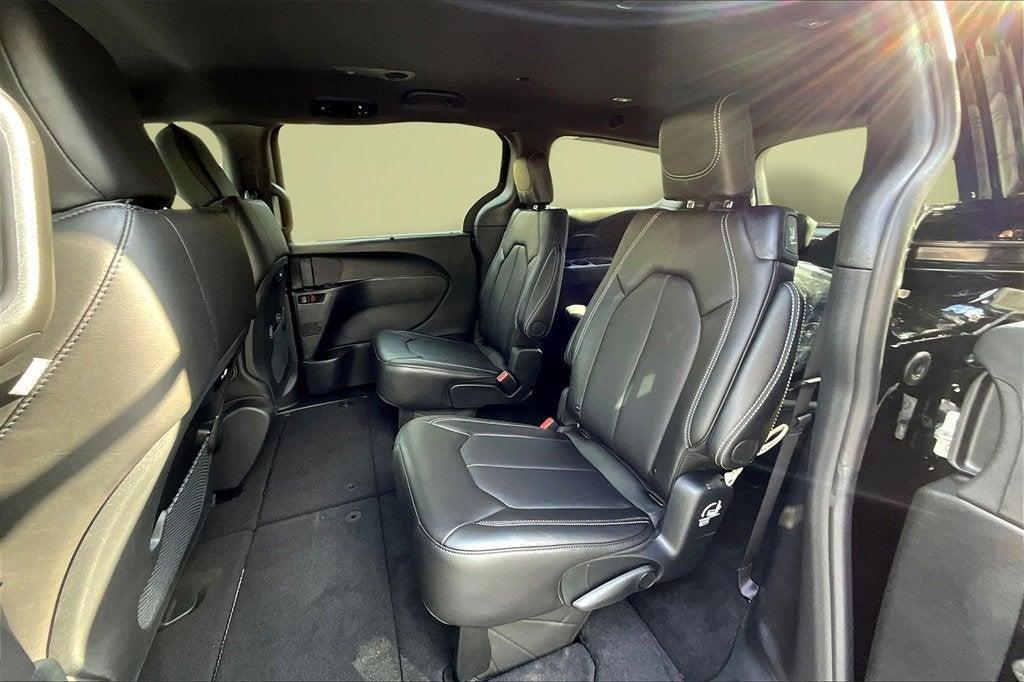 new 2025 Chrysler Pacifica car, priced at $45,753